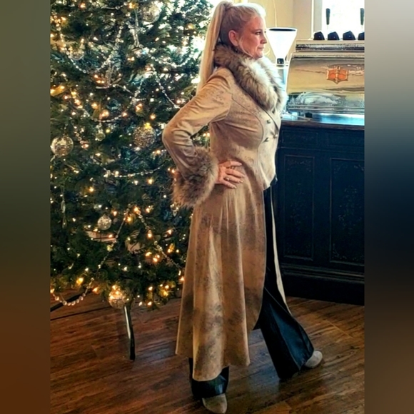 Finn Raccoon Fur Cuffs & Collar Set - Picture 7 of 17